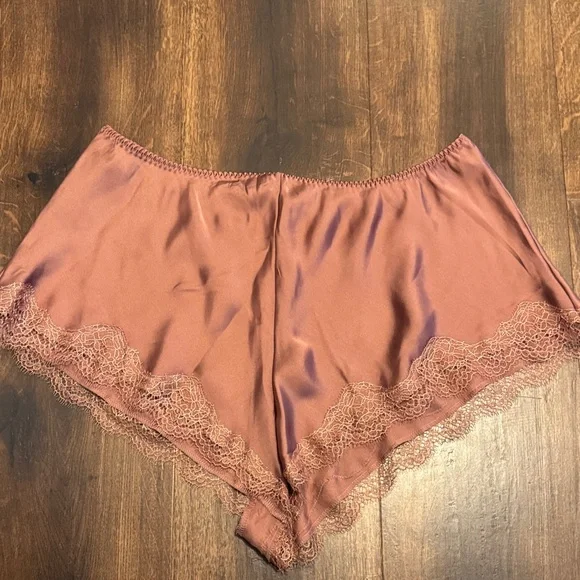Victoria's Secret Satin Lingerie Set with Lace Trim - Picture 4 of 5